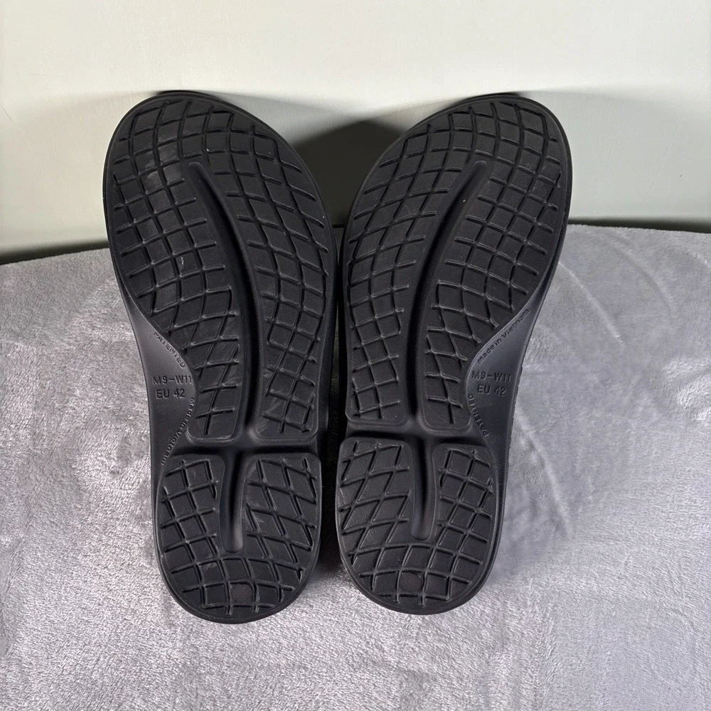 OOFOS preowned shoes